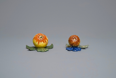 Cinq mod&egrave;les de pommes, poires et une prune en fa&iuml;ence polychrome de Delft, 18&egrave;me