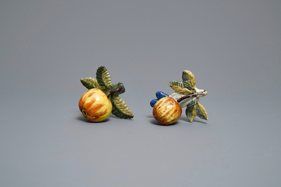 Cinq mod&egrave;les de pommes, poires et une prune en fa&iuml;ence polychrome de Delft, 18&egrave;me