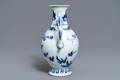 Een Chinese blauw-witte kan met floraal decor, Transitie periode