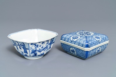 Een Chinese blauw-witte vierkante dekseldoos en een kom, Chenghua merk, Kangxi