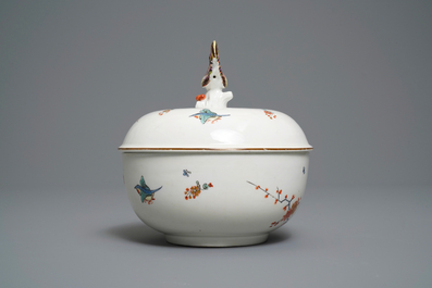 A Meissen porcelain Kakiemon-style bowl and cover, Germany, 18th C.