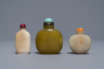 Three Chinese jade snuff bottles, 18/19th C.