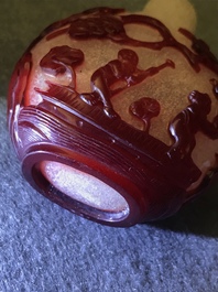 Five Chinese red overlay snowflake glass snuff bottles, 18/20th C.