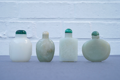 Four Chinese white and celadon jade snuff bottles, 19/20th C.