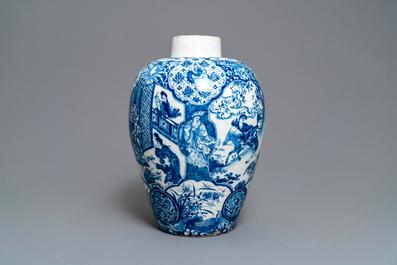 An exceptional and large Dutch Delft blue and white chinoiserie vase, 17/18th C.