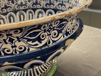 A large Italian maiolica footed bowl with Amor, Montelupo or Caffagiolo, 1st half 16th C.