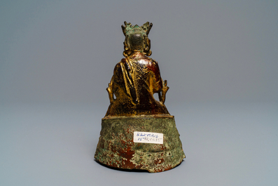 Een gelakte en vergulde bronzen figuur van Boeddha, Birma, 17/18e eeuw