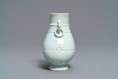 Un vase de forme hu en porcelaine blanc de Chine translucide, marque et &eacute;poque de Yongzheng