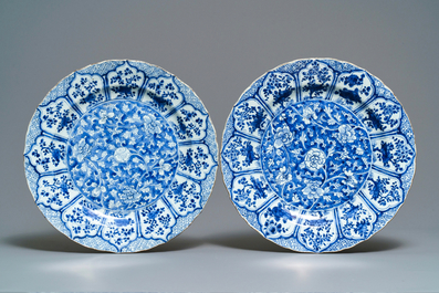 A pair of Chinese blue and white chargers with floral design, Kangxi