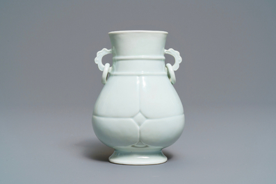 Un vase de forme hu en porcelaine blanc de Chine translucide, marque et &eacute;poque de Yongzheng