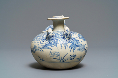 Un kendi en forme de deux canards en gr&egrave;s porcelaineux en bleu et blanc, Annam, Vietnam, 14/15&egrave;me