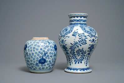 Twee Chinese blauw-witte vazen met floraal decor, Kangxi