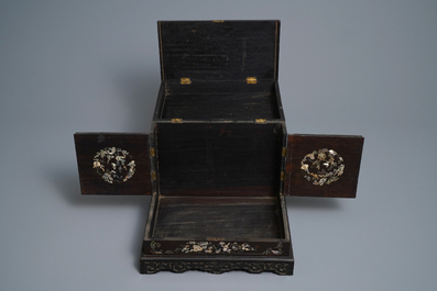 A Chinese or Vietnamese mother-of-pearl-inlaid lacquered wooden liquor casket, 19/20th C.