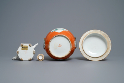 Deux bols et une th&eacute;i&egrave;re couverte en porcelaine de Chine qianjiang cai, 19/20&egrave;me