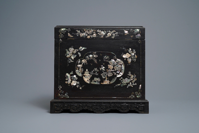 A Chinese or Vietnamese mother-of-pearl-inlaid lacquered wooden liquor casket, 19/20th C.