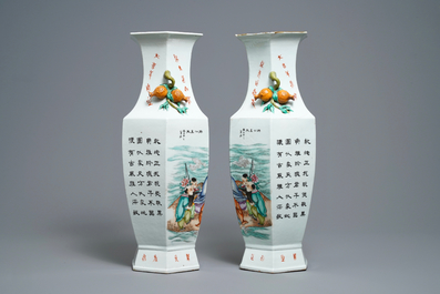 Une paire de vases de forme hexagonale en porcelaine de Chine qianjiang cai, sign&eacute;s Wang Qi, dat&eacute;s 1918