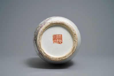 Un vase en porcelaine de Chine qianjiang cai, sign&eacute; pour Ma Qing Yun, 19/20&egrave;me