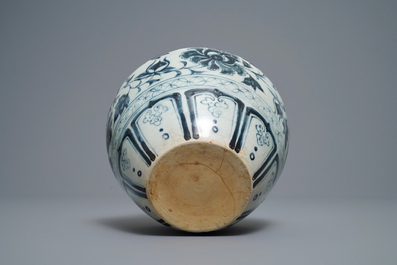 An Annamese blue and white vase with floral design, Vietnam, 15/16th C.