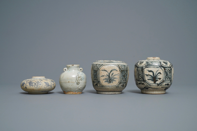 Four Annamese blue and white vases and a dish, Vietnam, 14/16th C.