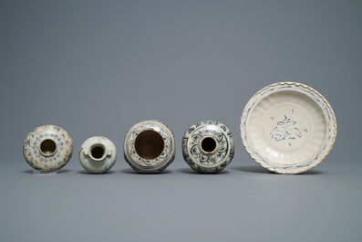 Four Annamese blue and white vases and a dish, Vietnam, 14/16th C.