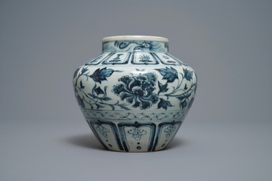 An Annamese blue and white vase with floral design, Vietnam, 15/16th C.