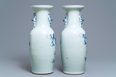 Une paire de vases en porcelaine de Chine bleu et blanc sur fond c&eacute;ladon, 19&egrave;me