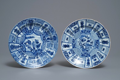 Huit assiettes en porcelaine de Chine en bleu et blanc de style Wanli, Kangxi