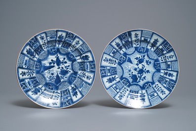 Huit assiettes en porcelaine de Chine en bleu et blanc de style Wanli, Kangxi