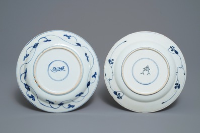 Huit assiettes en porcelaine de Chine en bleu et blanc de style Wanli, Kangxi
