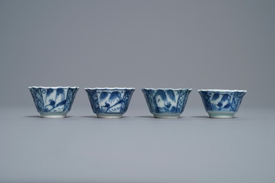Seize tasses et soucoupes en porcelaine de Chine en bleu et blanc, Kangxi