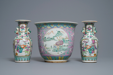 Two pairs of Chinese famille rose vases and a jardini&egrave;re, 19th C.