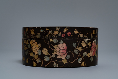 A Chinese carved and inlaid coromandel lacquer box, 17/18th C.