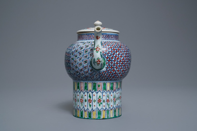 A large Chinese wucai teapot and cover, Transitional period or Kangxi