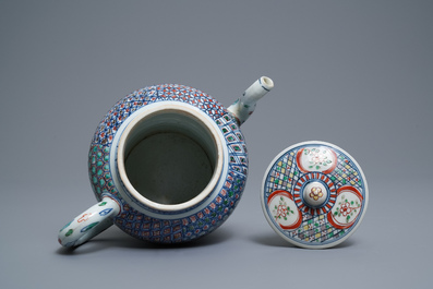 A large Chinese wucai teapot and cover, Transitional period or Kangxi