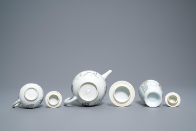 Un service &agrave; th&eacute; de 15 pi&egrave;ces en porcelaine de Chine grisaille, Yongzheng/Qianlong
