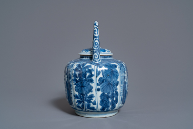 A Chinese blue and white wine ewer with figures, Wanli