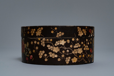 A Chinese carved and inlaid coromandel lacquer box, 17/18th C.