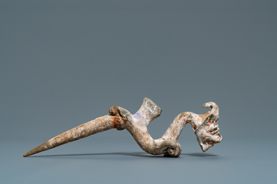 Une paire de figures de dragons en terre cuite polychrome, Han