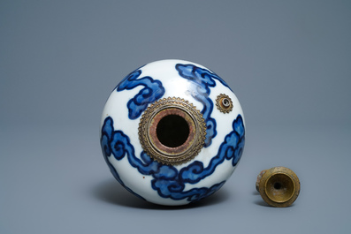 A Chinese blue and white Vietnamese market 'Bleu de Hue' water pipe, 18/19th C.