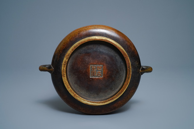 A large Chinese bronze censer, Shi Gu Zhi Bao mark, 18/19th C.
