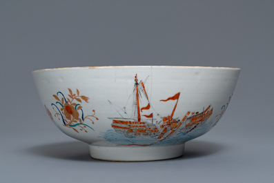 Un bol en porcelaine de Chine verte-Imari &agrave; d&eacute;cor d'un navire endommag&eacute;, Qianlong