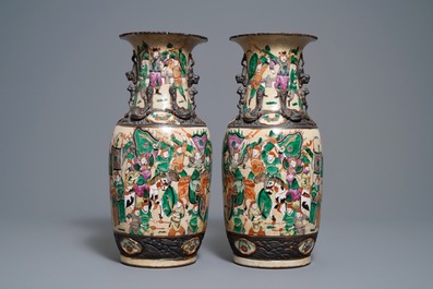 Trois paires de vases en porcelaine de Chine famille rose, de Nanking et de Canton, 19&egrave;me