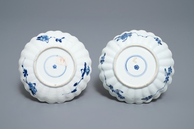 Acht Chinese blauw-witte borden, Wanli/Kangxi