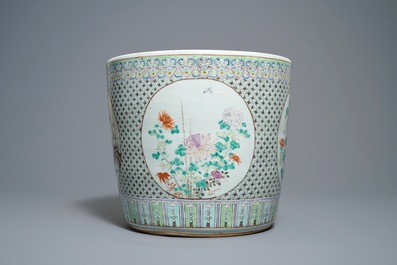 A Chinese famille rose jardini&egrave;re, 19th C.