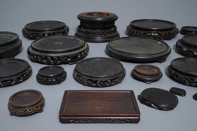 A collection of Chinese stands in carved wood and gilt bronze, 19/20th C.