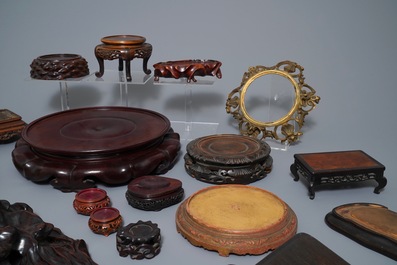 A collection of Chinese stands in carved wood and gilt bronze, 19/20th C.