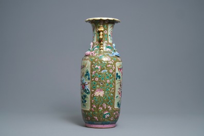 Un vase en porcelaine de Chine famille rose &agrave; fond c&eacute;ladon et brun, 19&egrave;me