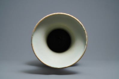 Een grote Chinese famille rose vaas, 19e eeuw