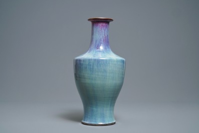 Un vase en porcelaine de Chine &agrave; &eacute;mail flamb&eacute;, Qianlong/Jiaqing