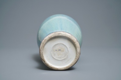 Un vase en porcelaine de Chine &agrave; &eacute;mail flamb&eacute;, Qianlong/Jiaqing